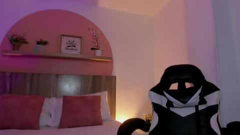 Snapshot of sofi_alix chatting on June 6, 6:56 pm S O F I online show from June 6, 6:56 pm