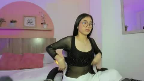Snapshot of sofi_alix chatting on June 15, 6:54 pm S O F I online show from June 15, 6:54 pm