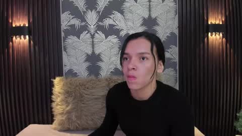 Snapshot of sofi_lassa_ chatting on December 14, 4:45 pm SOFIA online show from December 14, 4:45 pm