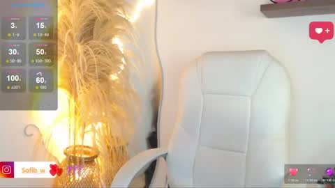 Snapshot of sofi_lennox chatting on June 15, 1:24 pm Sofi online show from June 15, 1:24 pm