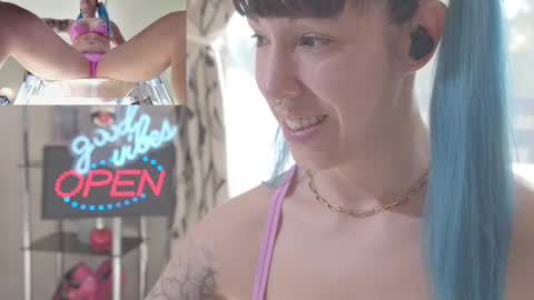 Sofi Mora online show from February 17, 2:26 pm