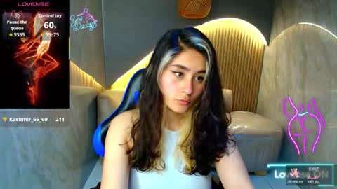 sofi_r_ online show from February 17, 1:51 pm