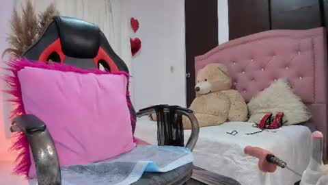 Snapshot of sofi_ruiz_ chatting on June 13, 1:36 am Sofia online show from June 13, 1:36 am