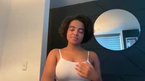 Snapshot of sofi_z chatting on April 8, 6:52 pm Sofi online show from April 8, 6:52 pm