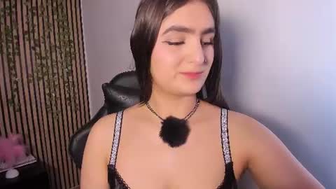 Snapshot of sofia44 chatting on June 22, 4:15 pm Skarlett online show from June 22, 4:15 pm