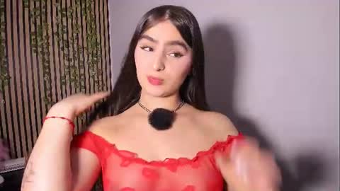 Snapshot of sofia44 chatting on July 12, 7:05 pm Skarlett online show from July 12, 7:05 pm
