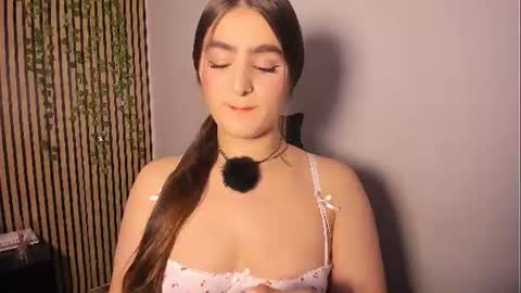 Snapshot of sofia44 chatting on July 13, 6:33 pm Skarlett online show from July 13, 6:33 pm