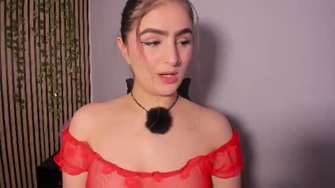 Snapshot of sofia44 chatting on August 3, 4:00 pm Skarlett online show from August 3, 4:00 pm