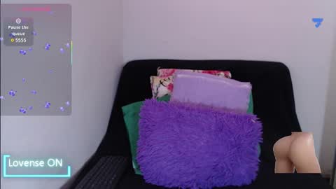 sofia  whitee online show from January 17, 6:40 am