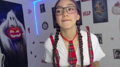 sofia_arango1107 online show from October 13, 7:03 pm