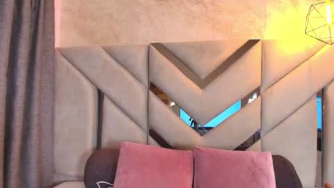  online show from June 30, 6:53 pm