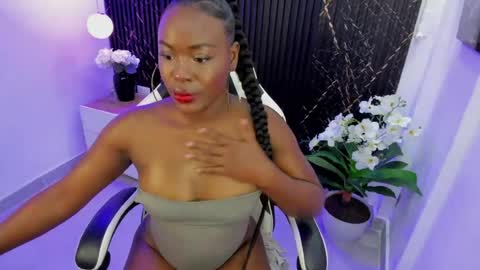 Snapshot of sofia_samuels chatting on August 8, 1:24 pm Sofia Samuels online show from August 8, 1:24 pm