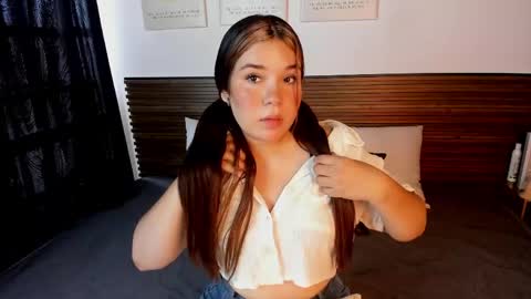 Snapshot of sofia_smithh_ chatting on May 20, 6:03 pm Sofia online show from May 20, 6:03 pm