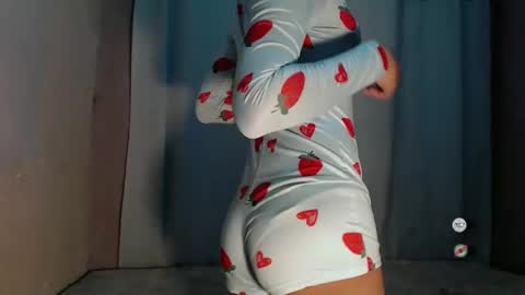 sofia_sweetheart18 online show from May 23, 9:19 pm