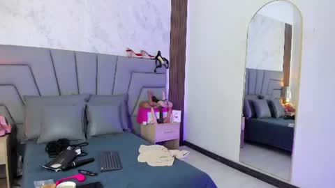 Snapshot of sofia_velez5 chatting on June 14, 11:23 am online show from June 14, 11:23 am