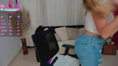 Snapshot of sofia_velvetx chatting on June 22, 2:47 pm sofia_velvetx online show from June 22, 2:47 pm
