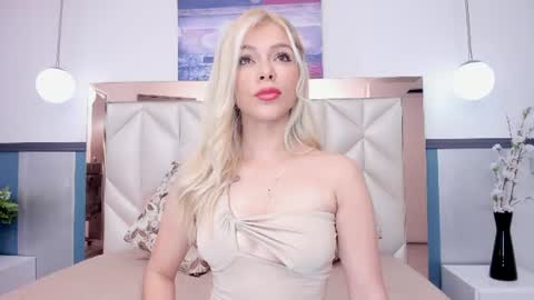 Snapshot of sofiaa_morris chatting on July 14, 7:08 pm Sofia online show from July 14, 7:08 pm