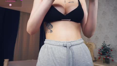 Hi My name is Sofia Welcome to my room Please thumbs up - its important online show from December 23, 6:22 am