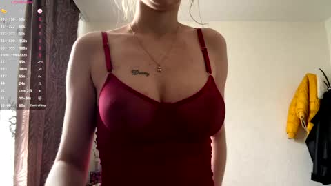 Snapshot of sofiabruno chatting on May 13, 4:21 am Hi My name is Sofia Welcome to my room Please thumbs up - its important online show from May 13, 4:21 am