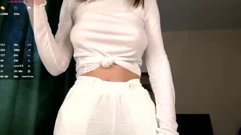 Snapshot of sofiabruno chatting on May 22, 4:19 am Hi My name is Sofia Welcome to my room Please thumbs up - its important online show from May 22, 4:19 am