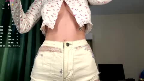Snapshot of sofiabruno chatting on June 5, 4:19 am Hi My name is Sofia Welcome to my room Please thumbs up - its important online show from June 5, 4:19 am
