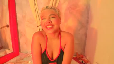 Snapshot of sofiacastillo01 chatting on June 28, 1:28 pm sofiacastillo01 online show from June 28, 1:28 pm