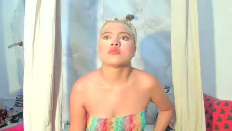 Snapshot of sofiacastillo01 chatting on June 29, 1:33 pm sofiacastillo01 online show from June 29, 1:33 pm