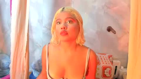 Snapshot of sofiacastillo01 chatting on July 2, 2:01 pm sofiacastillo01 online show from July 2, 2:01 pm