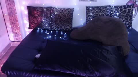 Snapshot of sofianix chatting on February 28, 5:26 am SOFIA NIX online show from February 28, 5:26 am