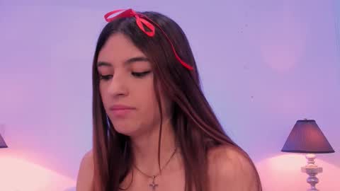 Snapshot of sofiarouge_ chatting on November 21, 9:13 pm Sofia Help me reach 5K followers online show from November 21, 9:13 pm