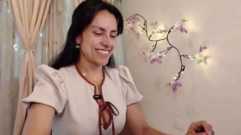 Snapshot of sofibelladelavega chatting on May 19, 7:20 pm Sofi Bella online show from May 19, 7:20 pm