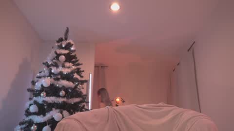 Snapshot of soficb chatting on December 17, 9:27 pm Sofi online show from December 17, 9:27 pm