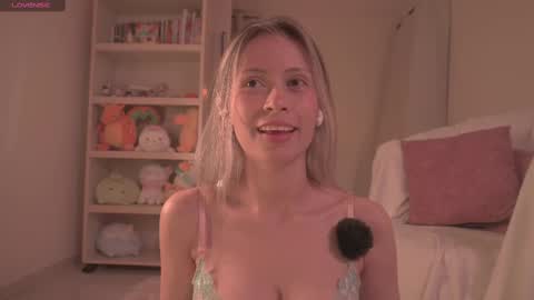 Snapshot of soficb chatting on February 18, 9:53 pm Sofi online show from February 18, 9:53 pm