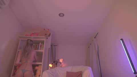 Snapshot of soficb chatting on February 20, 10:37 pm Sofi online show from February 20, 10:37 pm