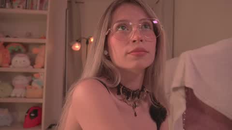 Snapshot of soficb chatting on February 24, 8:36 pm Sofi online show from February 24, 8:36 pm