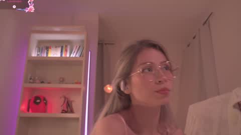 Snapshot of soficb chatting on March 6, 10:04 pm Sofi online show from March 6, 10:04 pm