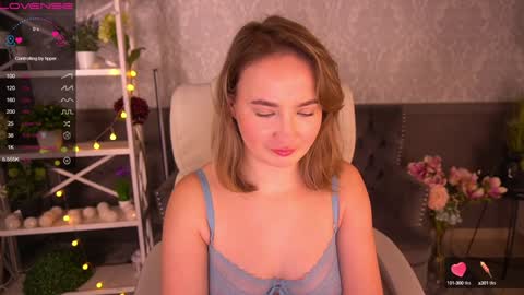 Snapshot of sofiebloom chatting on December 1, 10:10 pm Sofie online show from December 1, 10:10 pm