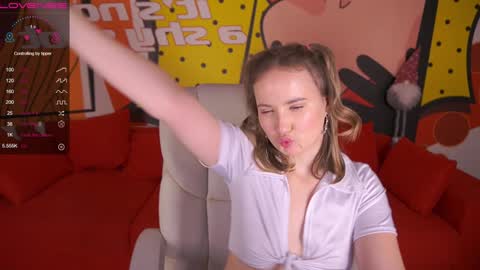 Snapshot of sofiebloom chatting on December 23, 12:03 am Sofie online show from December 23, 12:03 am