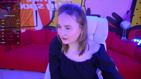 Snapshot of sofiebloom chatting on December 25, 2:25 am Sofie online show from December 25, 2:25 am