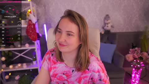 Snapshot of sofiebloom chatting on December 27, 10:26 pm Sofie online show from December 27, 10:26 pm