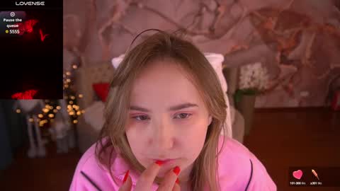 Snapshot of sofiebloom chatting on January 19, 12:17 am Sofie online show from January 19, 12:17 am