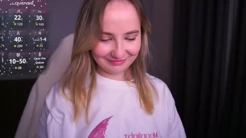 Snapshot of sofiebloom chatting on October 22, 8:19 pm Sofie online show from October 22, 8:19 pm