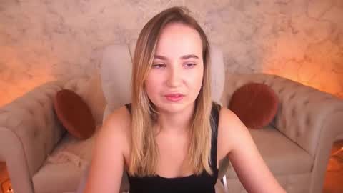 Snapshot of sofiebloom chatting on November 3, 12:13 am Sofie online show from November 3, 12:13 am