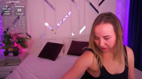 Snapshot of sofiebloom chatting on November 6, 11:59 pm Sofie online show from November 6, 11:59 pm