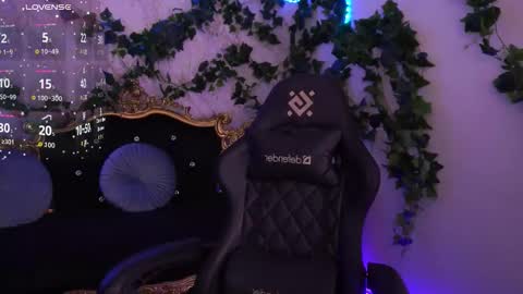 Snapshot of sofiebloom chatting on November 12, 11:36 pm Sofie online show from November 12, 11:36 pm