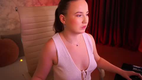 Snapshot of sofiebloom chatting on June 26, 11:31 pm Sofie online show from June 26, 11:31 pm