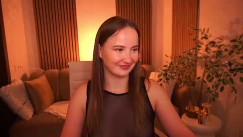 Snapshot of sofiebloom chatting on August 1, 9:46 pm Sofie online show from August 1, 9:46 pm