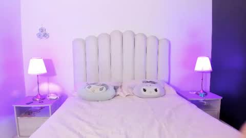 sofiebunnie online show from June 17, 12:02 am