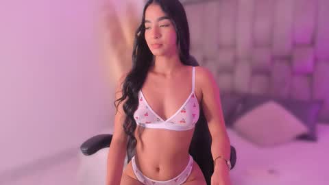 Snapshot of sofiewild_ chatting on November 29, 7:28 pm sofie online show from November 29, 7:28 pm