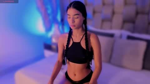 Snapshot of sofiewild_ chatting on December 4, 10:18 pm sofie online show from December 4, 10:18 pm